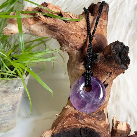 Runder Amethyst Donut Anhänger mit schwarzem Band – energetischer Amazonit Schmuck für Schutz, Klarheit und emotionale Balance
