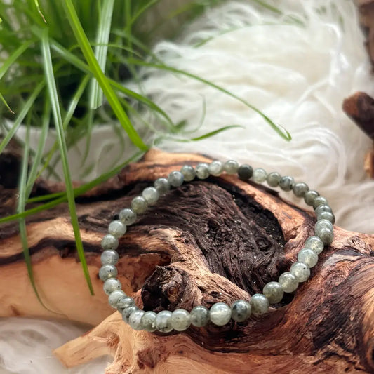 Labradorit Armband aus 4 mm Kugelperlen – dezenter Edelstein-Schmuck mit schützendem Schimmer für Alltag und Energiearbeit