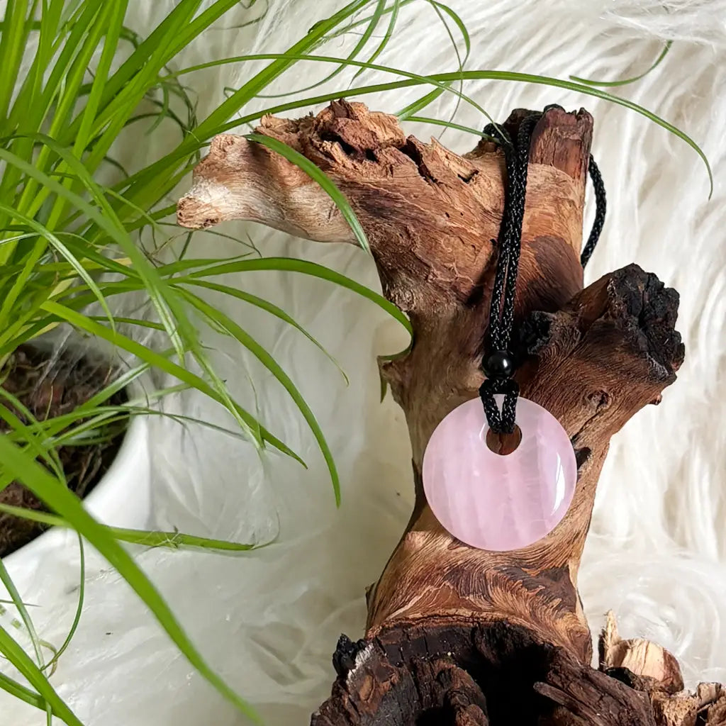 Rosenquarz Anhänger Donut – Harmonie & Zuneigung