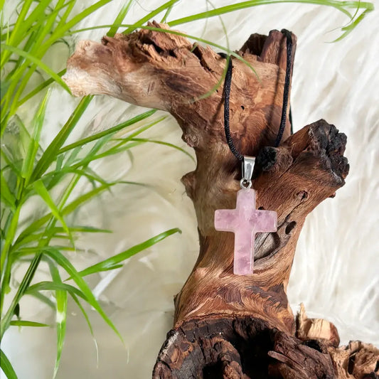 Rosenquarz Anhänger Kreuz – Zuneigung & Frieden