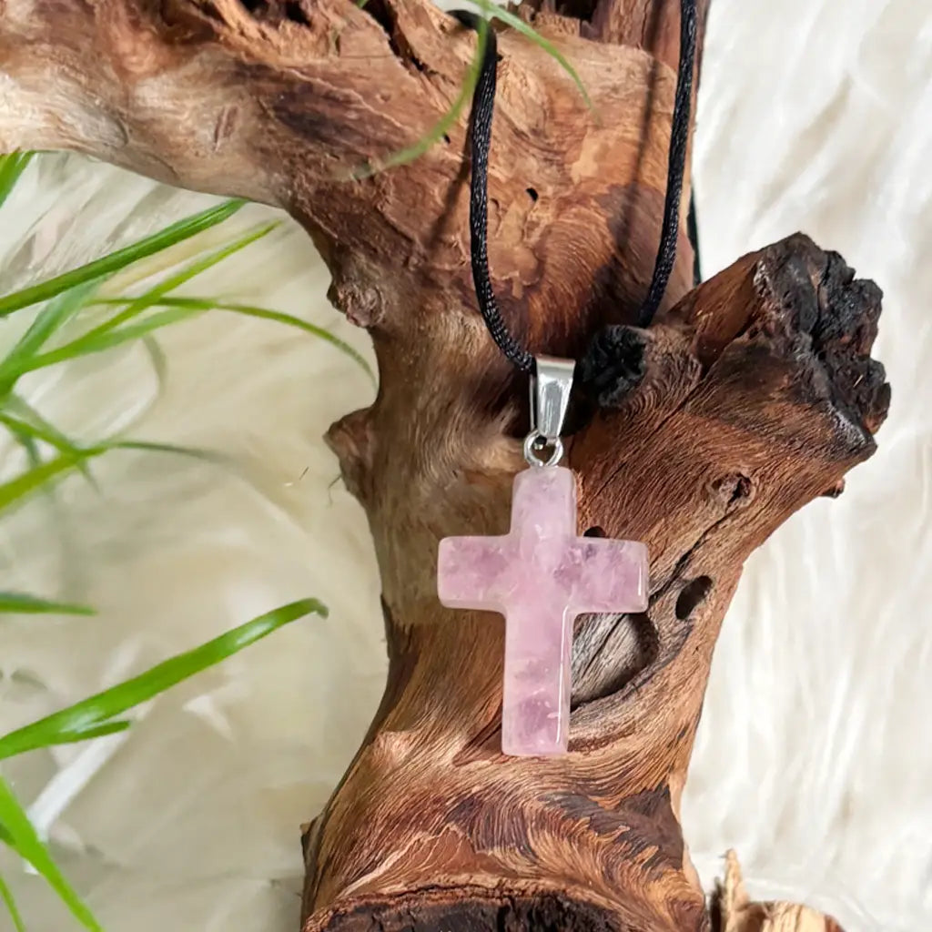 Rosenquarz Anhänger Kreuz – Zuneigung & Frieden
