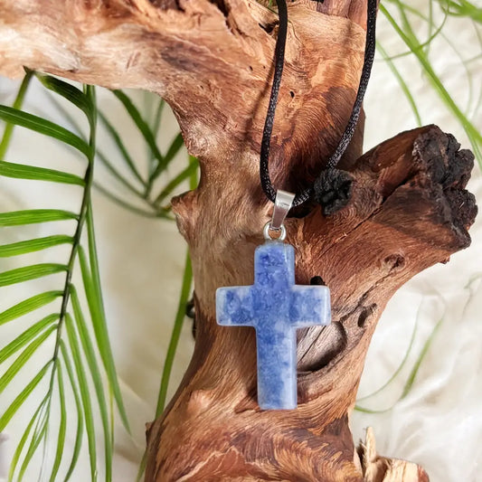 Sodalith Anhänger Kreuz – Innere Ruhe & Selbstvertrauen