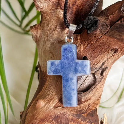 Sodalith Anhänger Kreuz – Innere Ruhe & Selbstvertrauen