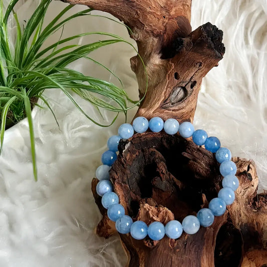 Aquamarin Armband mit runden, hellblauen Edelsteinperlen – beruhigender Aquamarin Schmuck für Ausgeglichenheit und Klarheit
